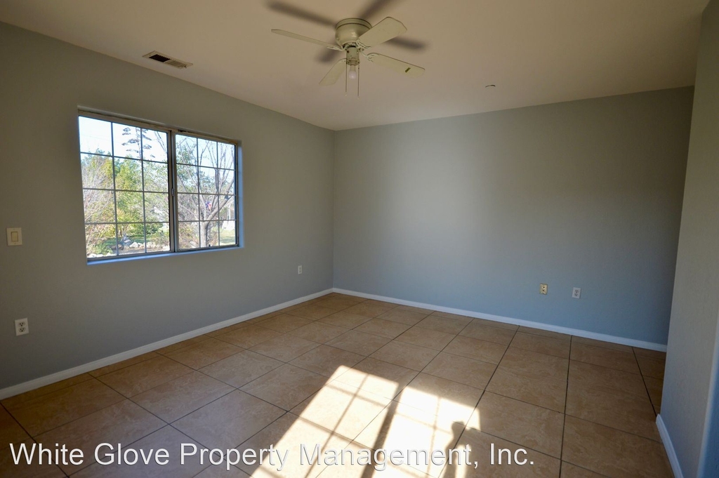 1237 Carob Way - Photo 11