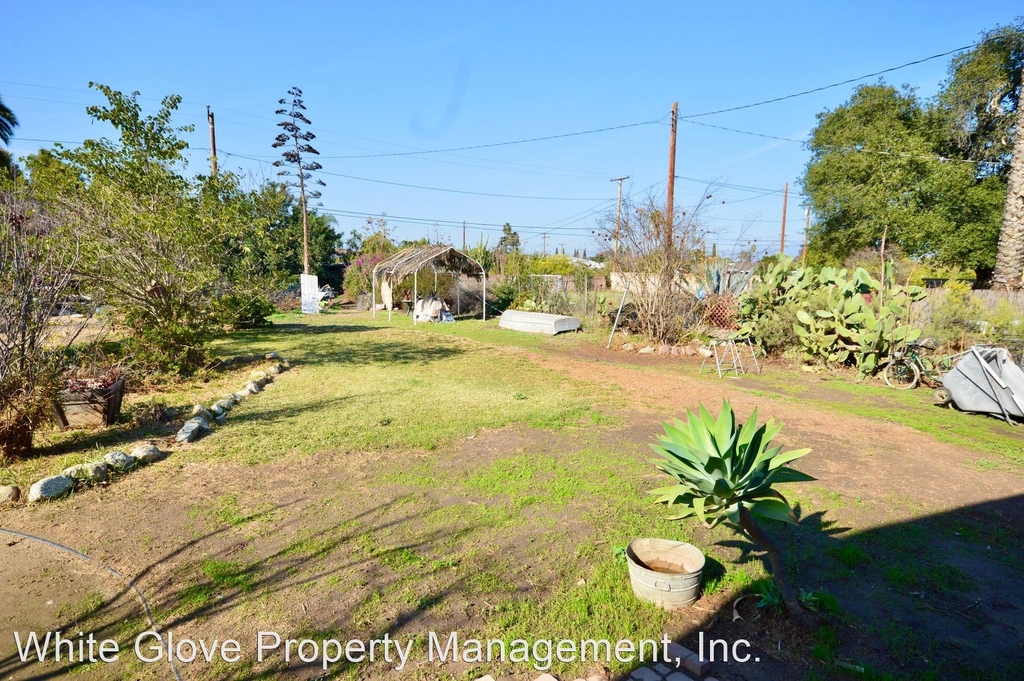 1237 Carob Way - Photo 15