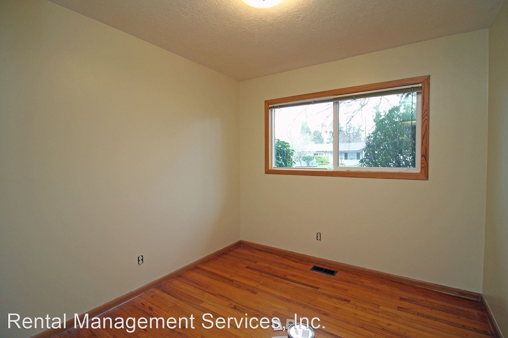 1825 Sw Wynwood Ave - Photo 9