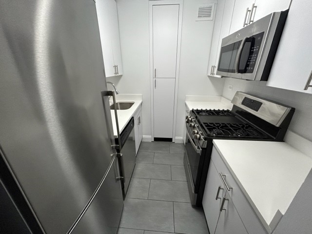 405 East 56th Street - Photo 3