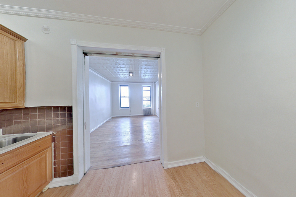 607 East 11th Street - Photo 4