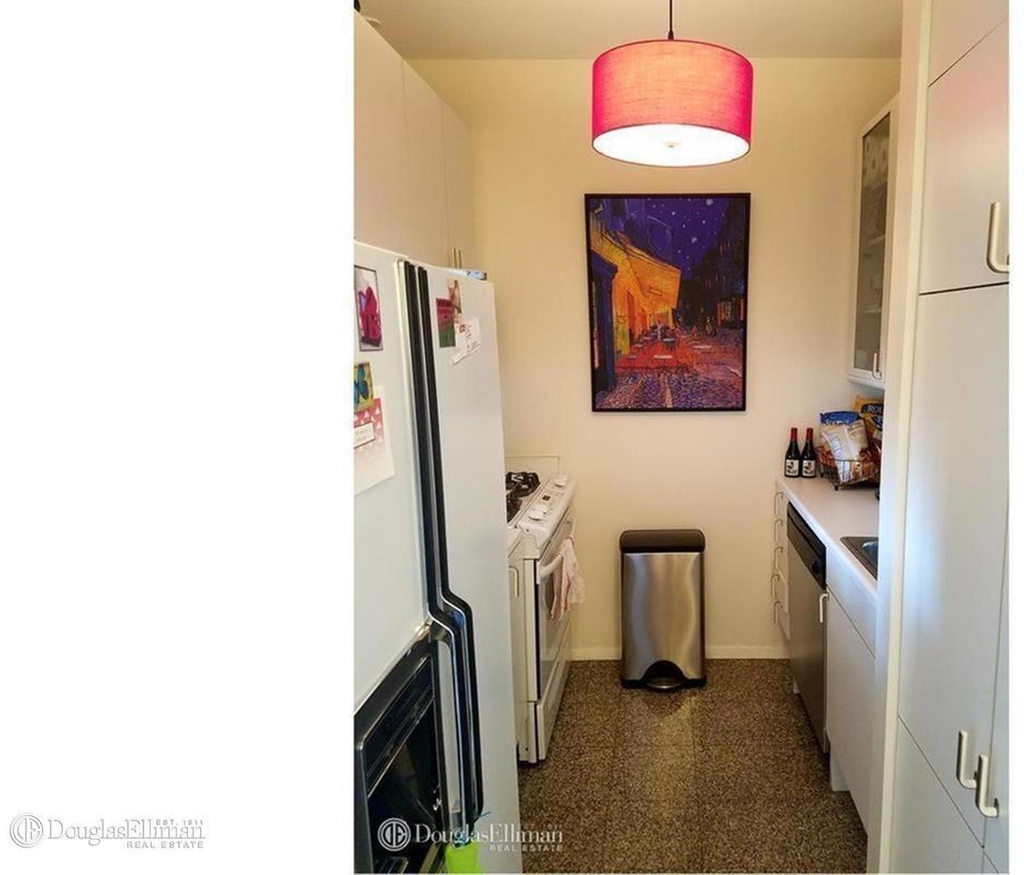 301 W 57th St - Photo 3