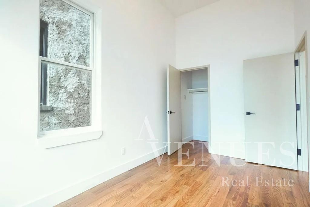 1068 Putnam Avenue - Photo 4