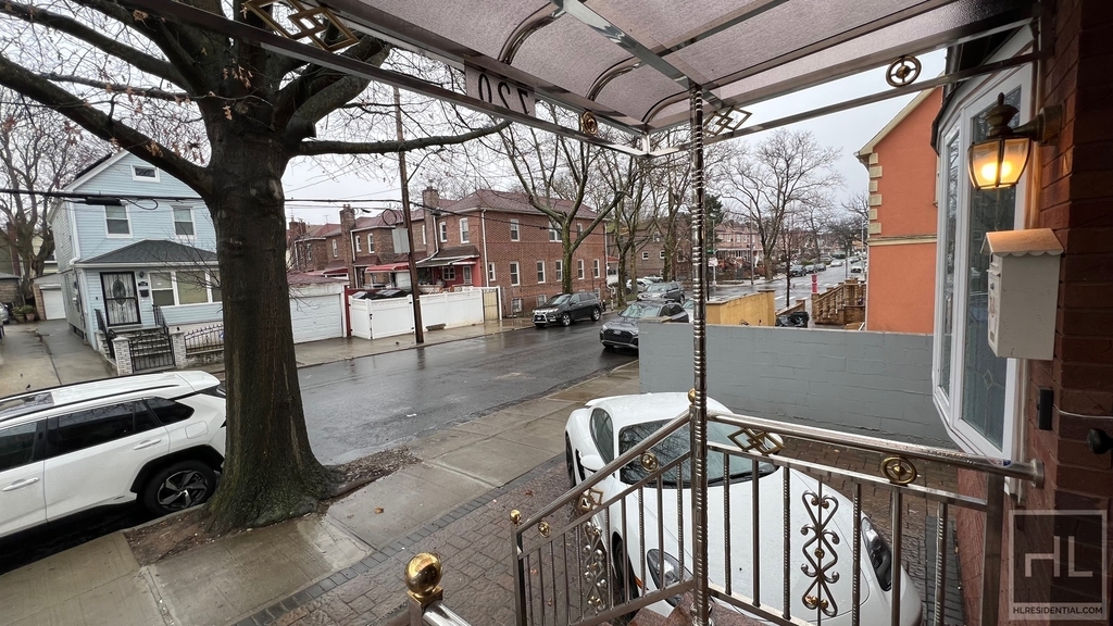 718 East 39 Street - Photo 20