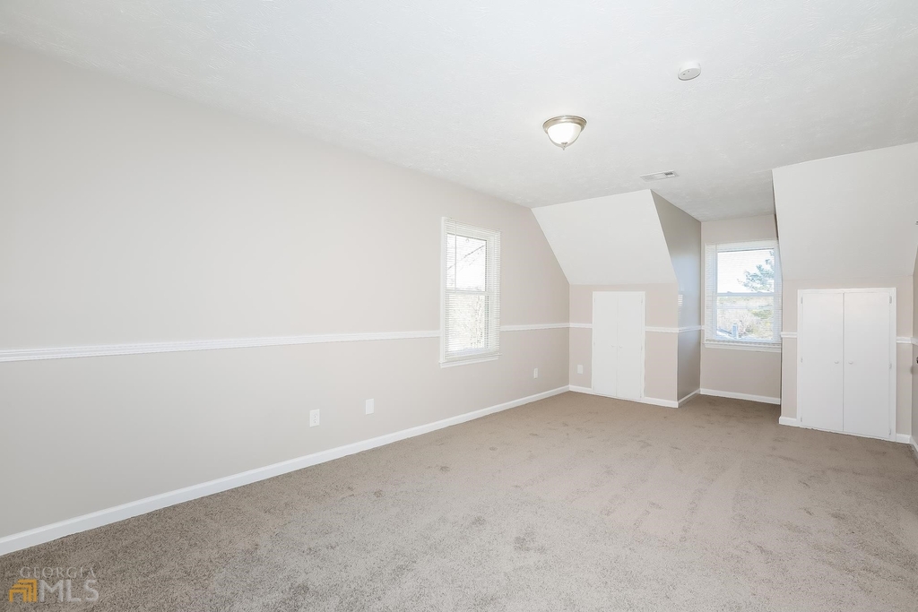 369 Hillridge Drive - Photo 11