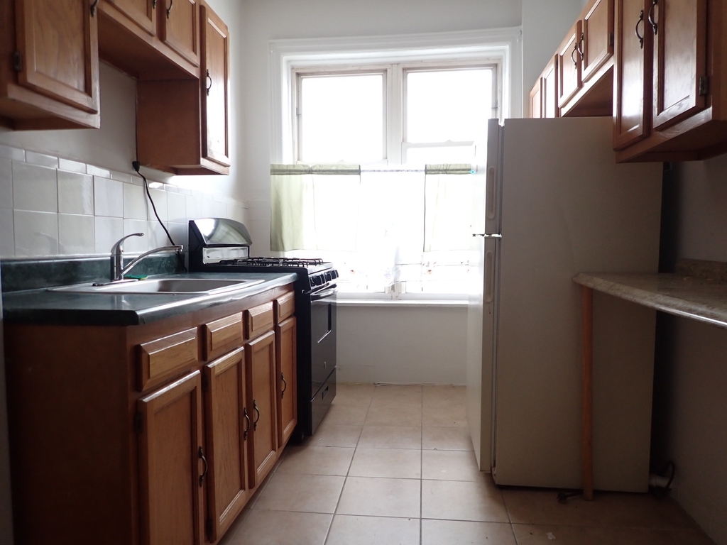 308 East 52nd Street - Photo 8