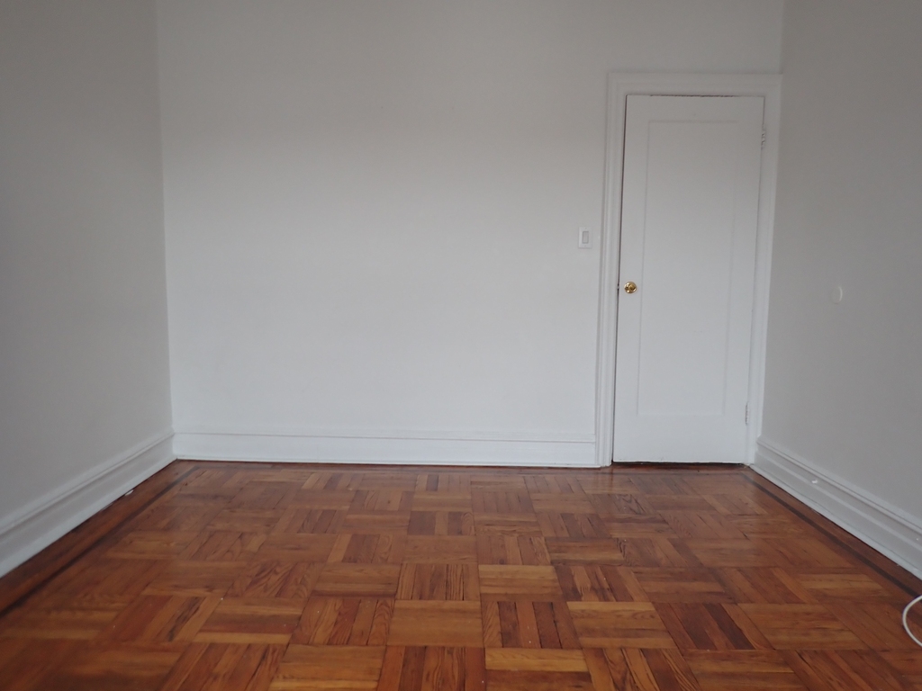 308 East 52nd Street - Photo 2