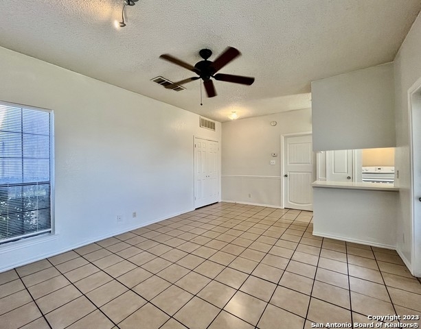 6100 Woodlake Pkwy - Photo 2