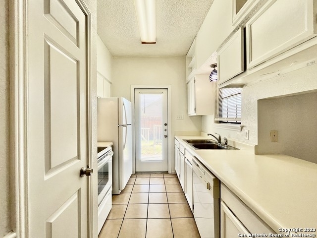 6100 Woodlake Pkwy - Photo 4