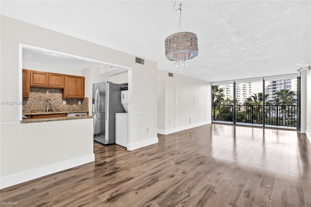 1450 Brickell Bay Dr Apt 411 - Photo 4