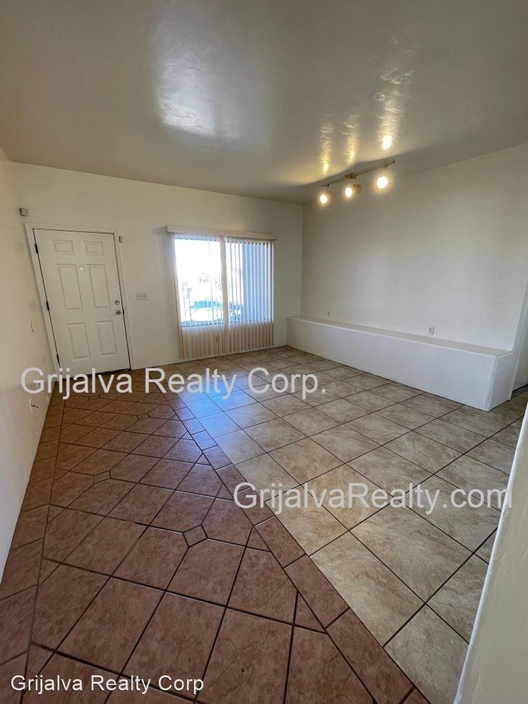 553 W. Mossman Rd - Photo 2