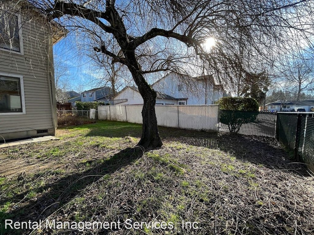 872, 876 Ne Hacienda Court - Photo 14