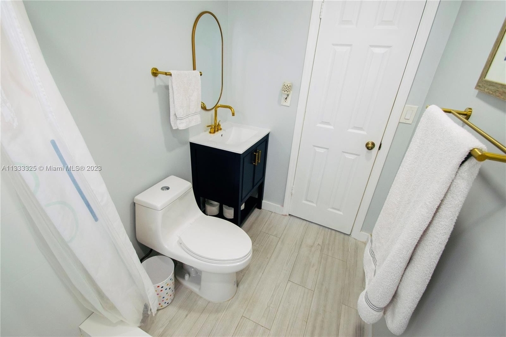 2720 Sw 62nd Ave - Photo 13