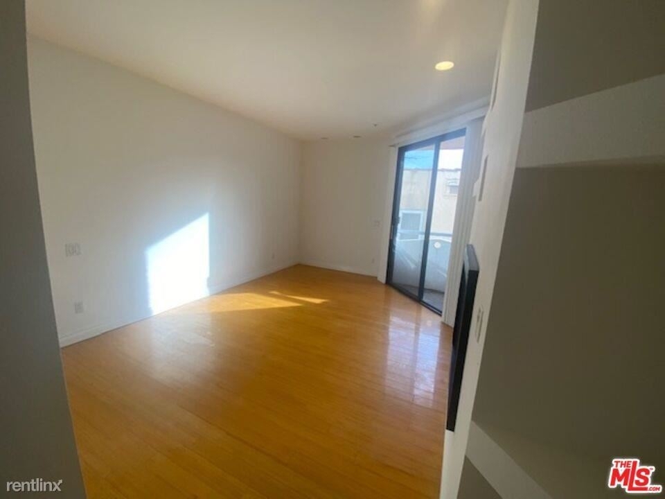 326 Westminster Ave Apt 203 - Photo 1
