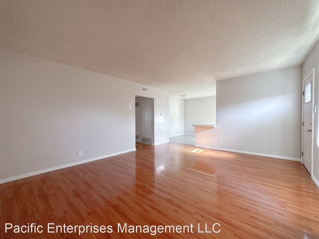 1010 Scott Street - Photo 2