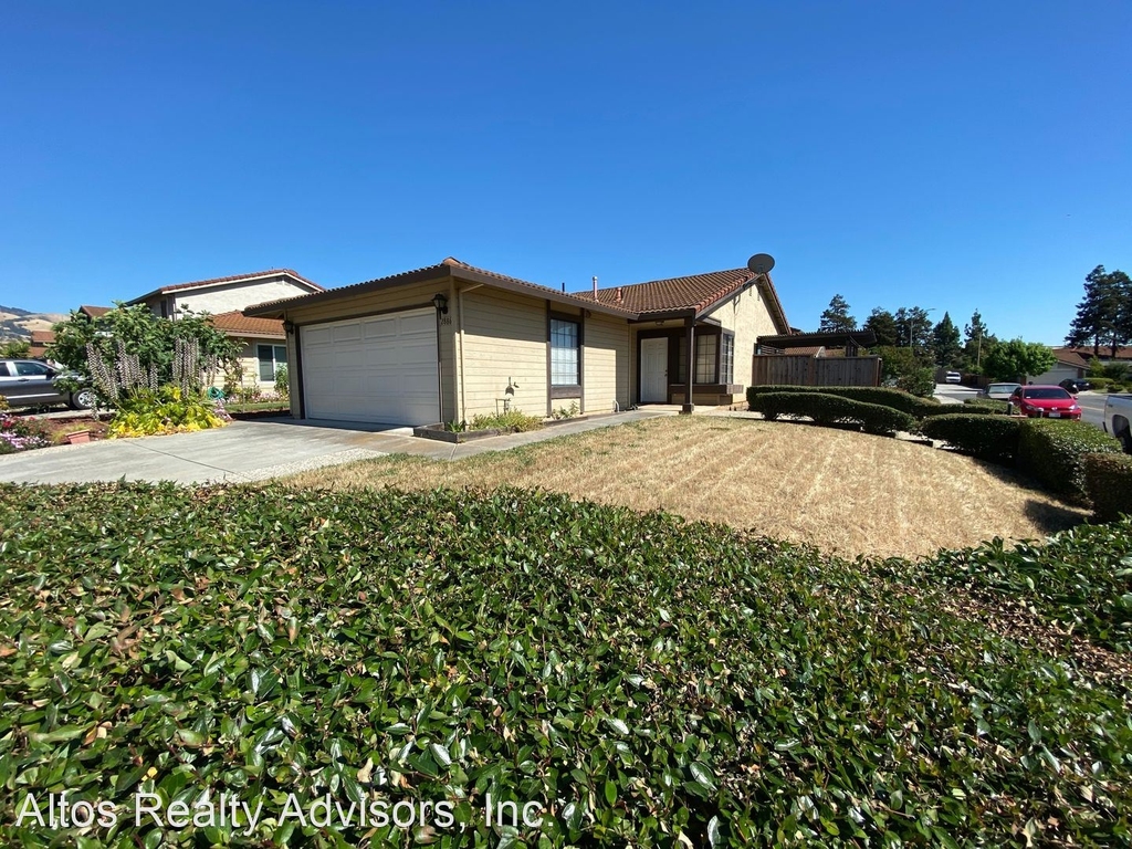 2886 D'amico Drive - Photo 0