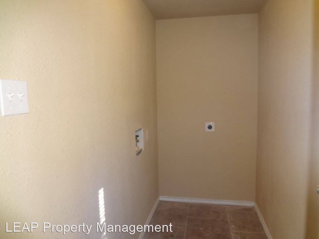 202 N Ruddell Street - Photo 4