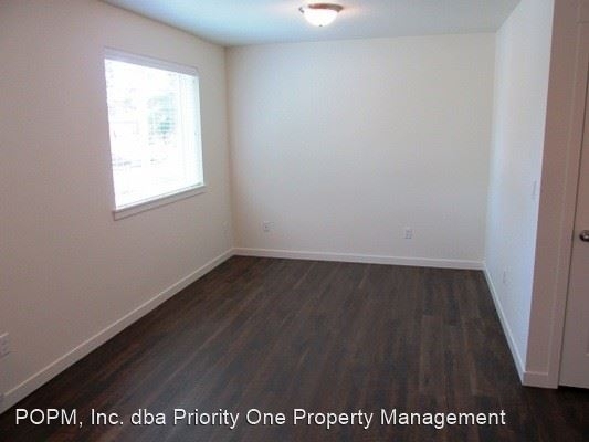 8049 Se Center St. - Photo 2