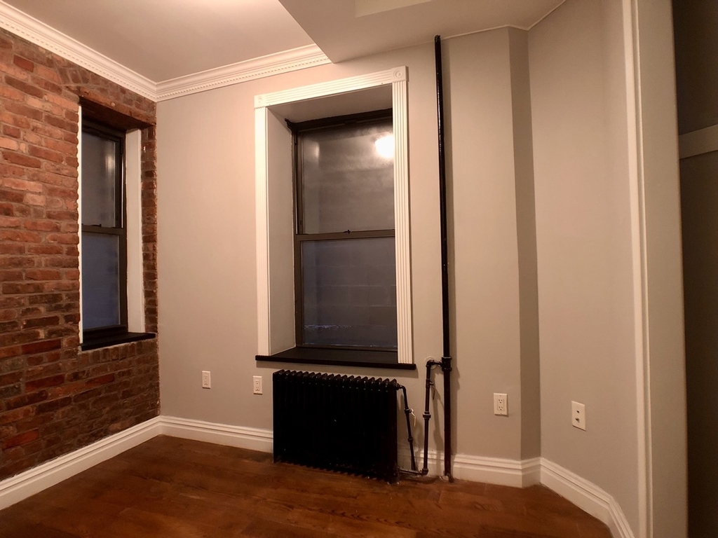 325 East 5th Street - Photo 4