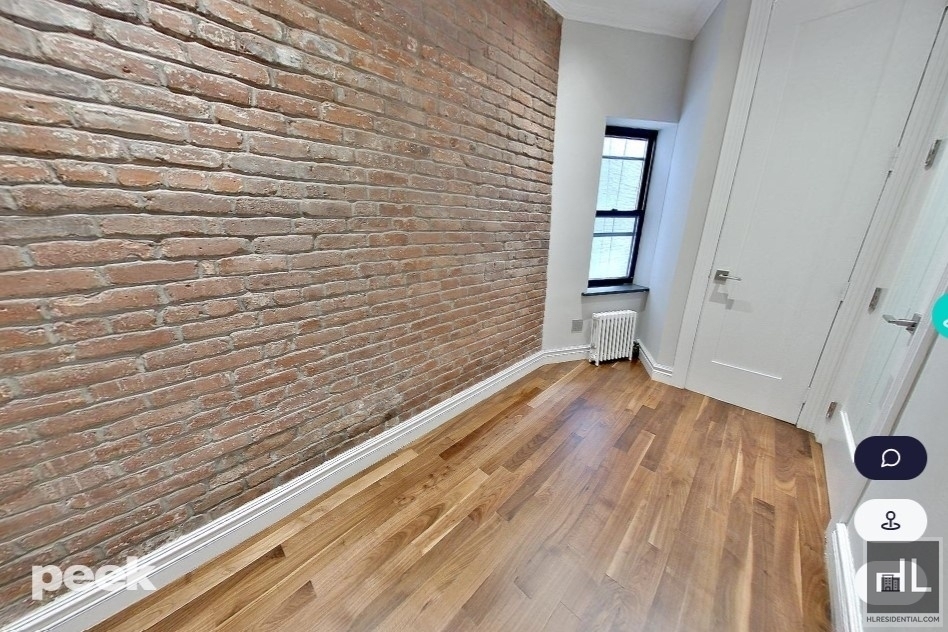 208 East 25th Street - Photo 4