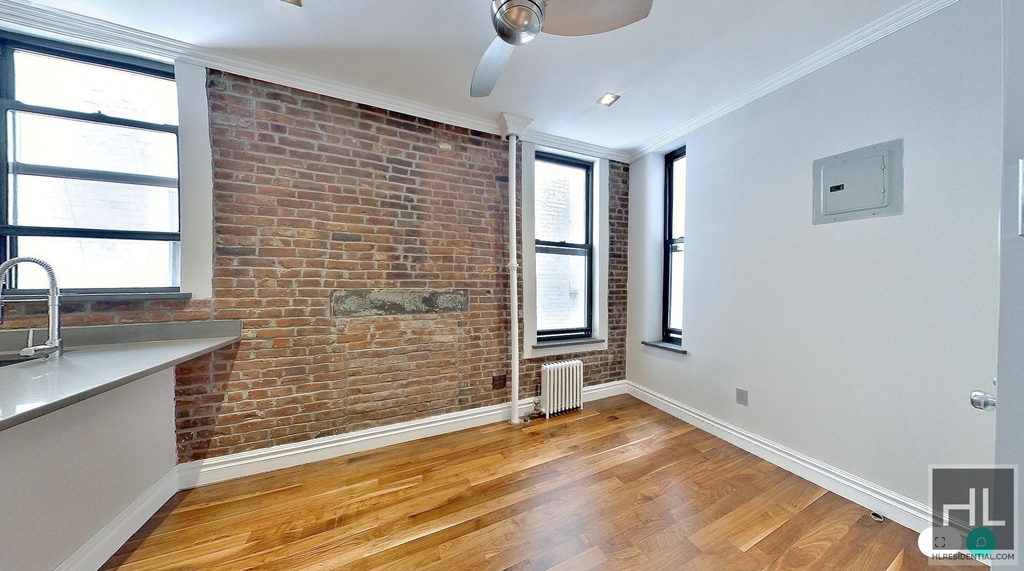 208 East 25th Street - Photo 2