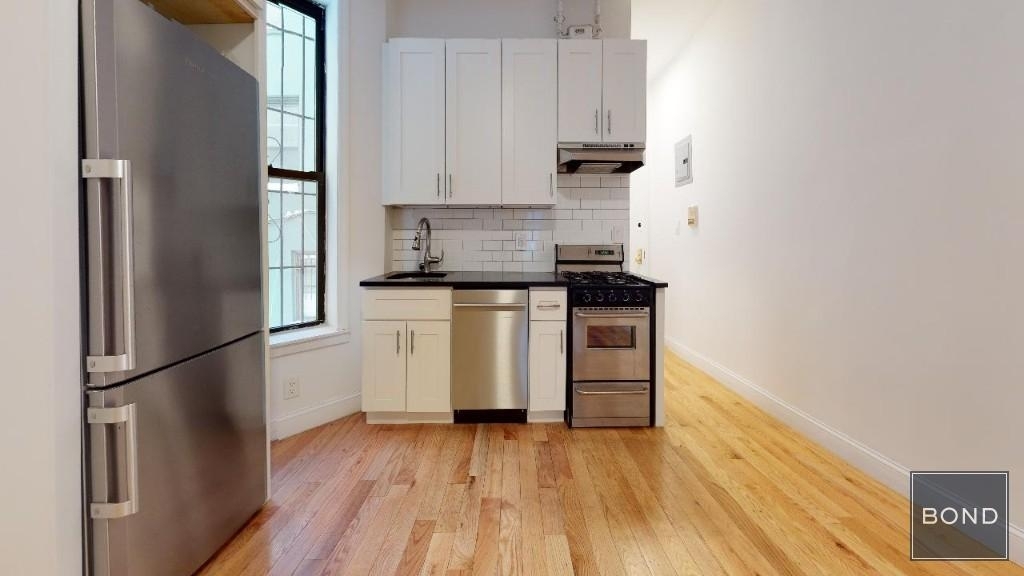 226 East 36th Street - Photo 4