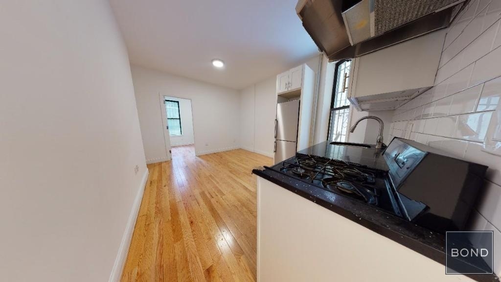 226 East 36th Street - Photo 5