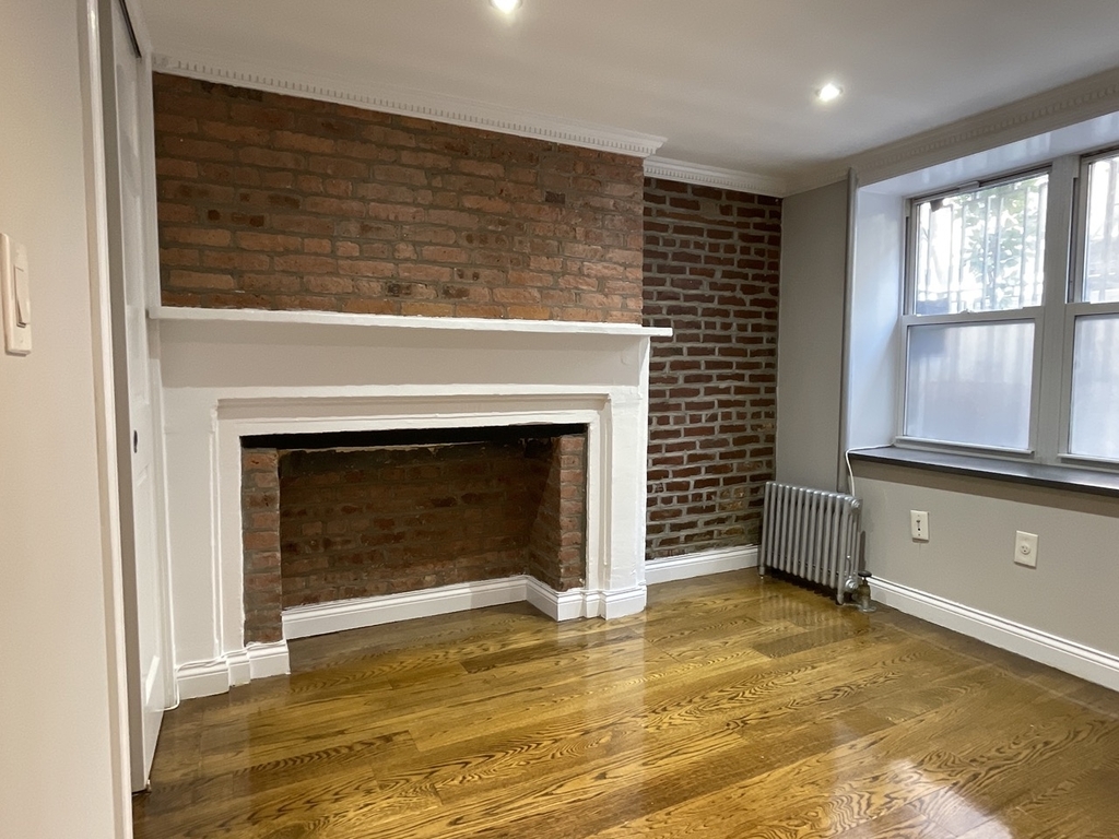 118 East 7th Street - Photo 4