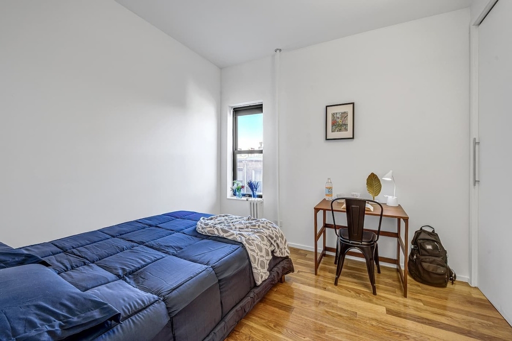 29 Brooklyn Avenue - Photo 1