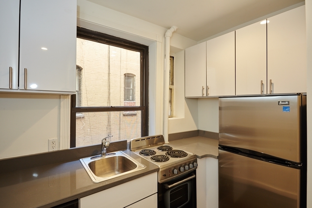 East 62nd Street - Photo 1