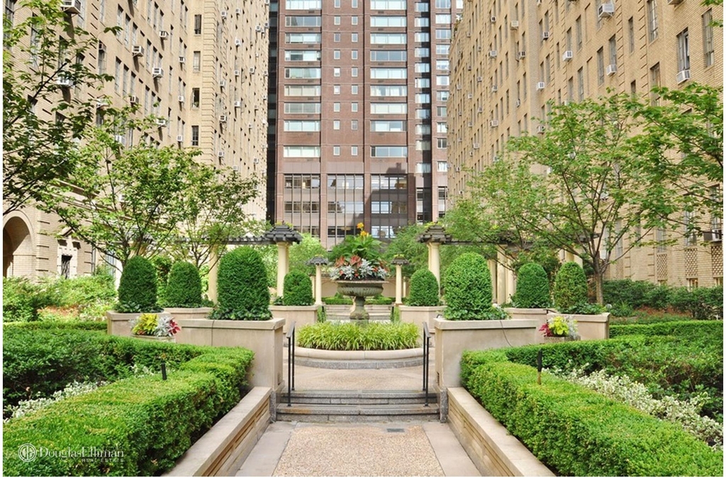 353 W 56th St - Photo 9