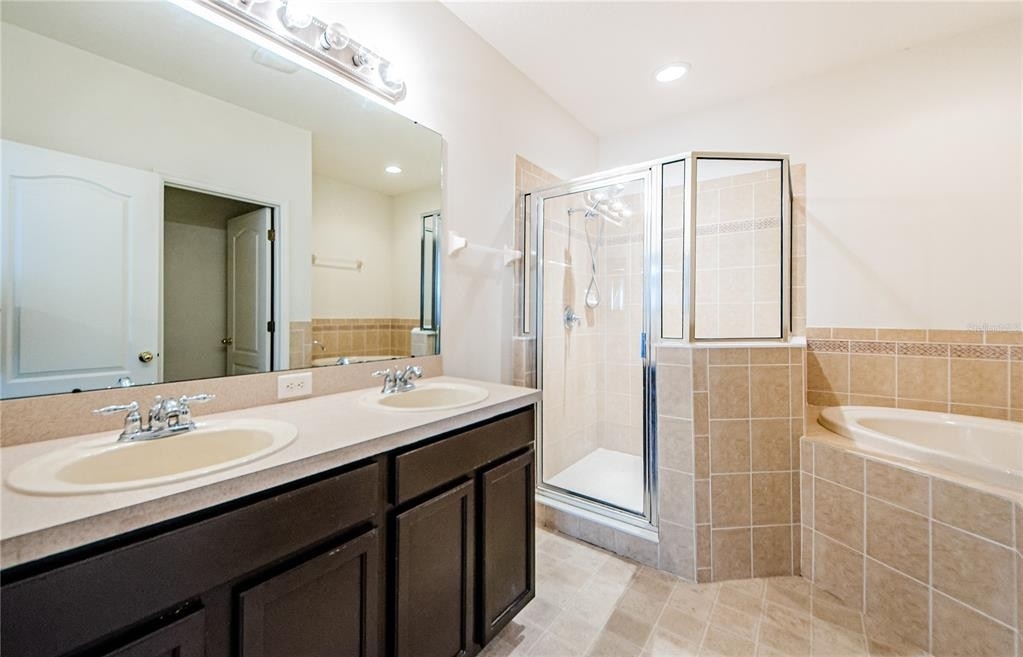 9905 Venetian River Way - Photo 25