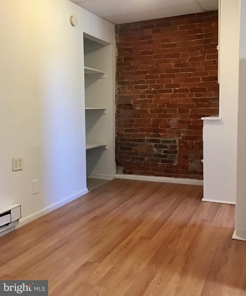 613 N Jackson St #3 - Photo 5