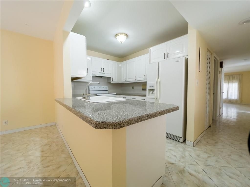 560 Se 20th Ave - Photo 5