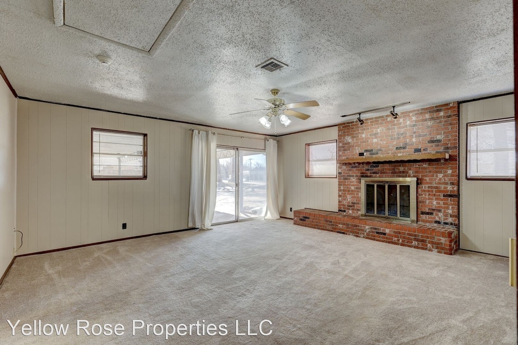 2804 N Rockwell Ave - Photo 3