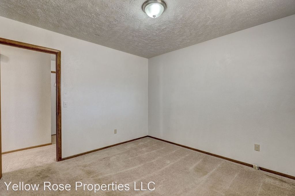 2804 N Rockwell Ave - Photo 9