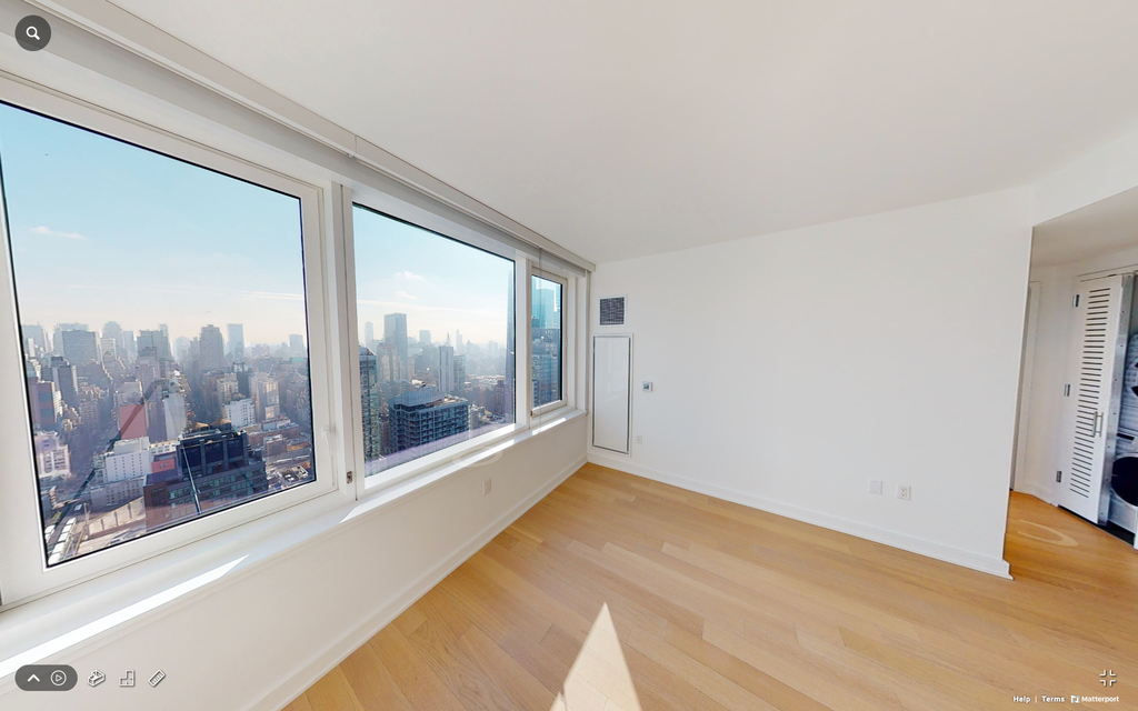 555 West 38th Street - Photo 3