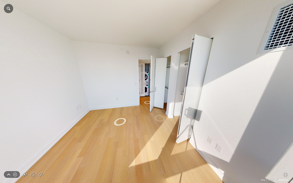 555 West 38th Street - Photo 10