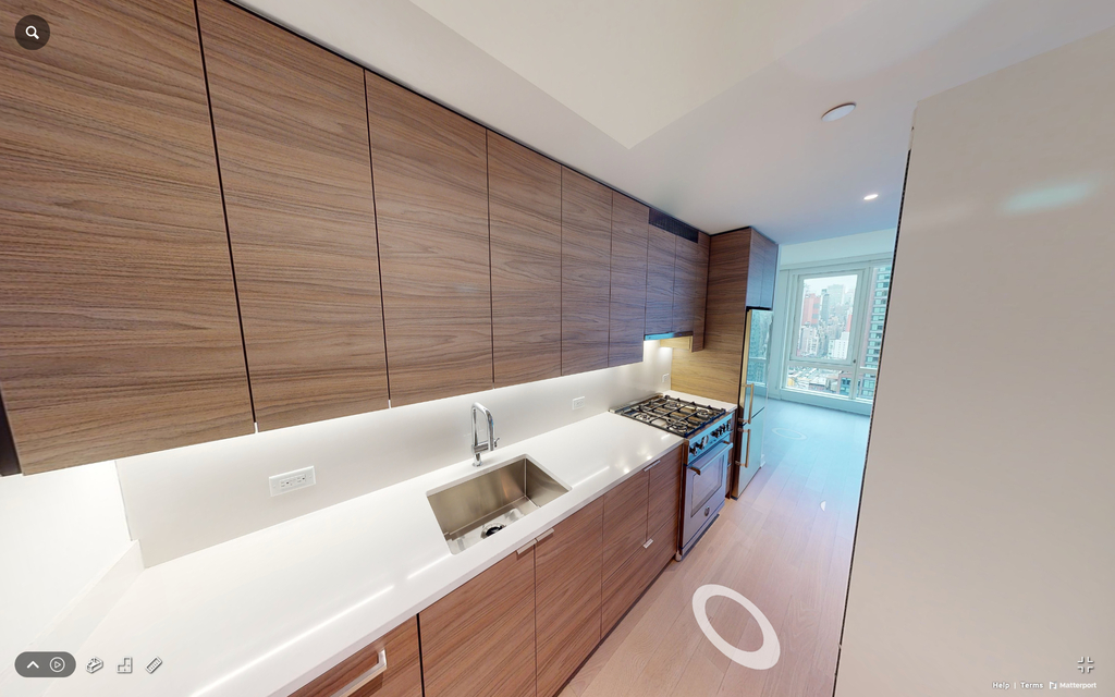 555 West 38th Street - Photo 2