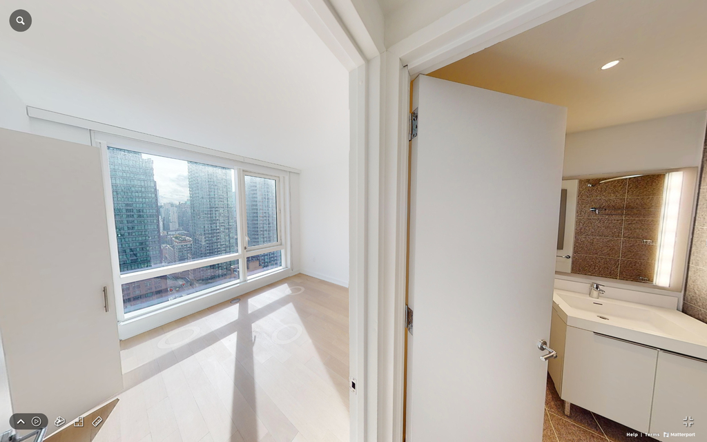 555 West 38th Street - Photo 7