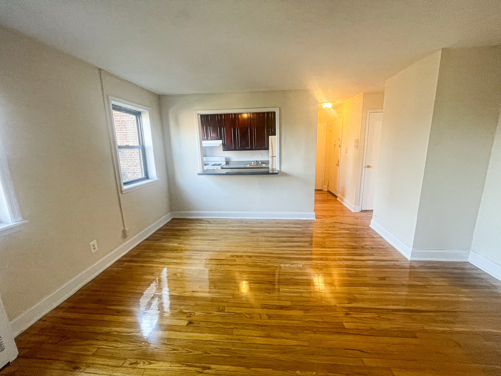 20-61 20th St. Astoria, Ny 11105 - Photo 2