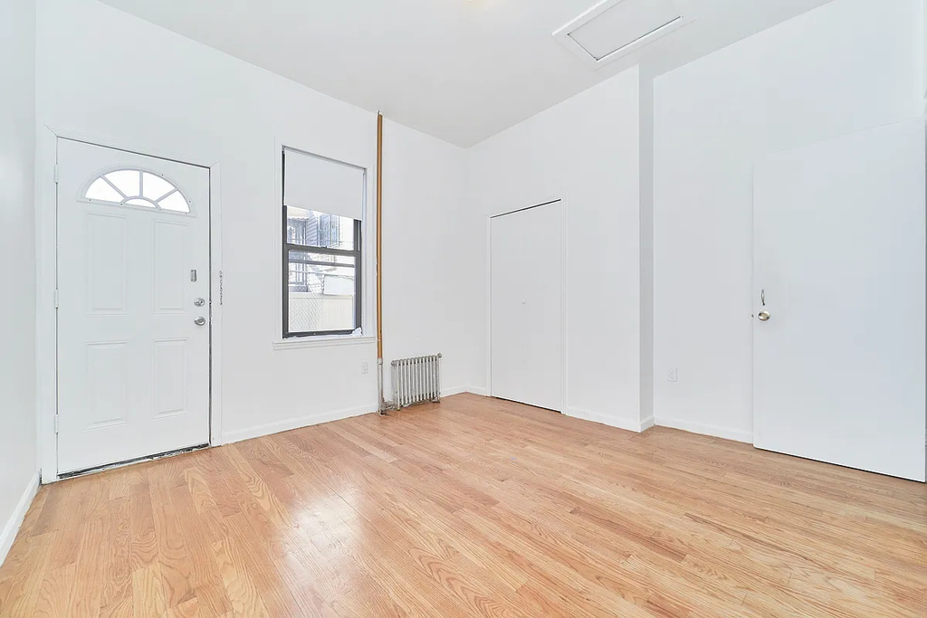 266 Wyckoff Avenue - Photo 4