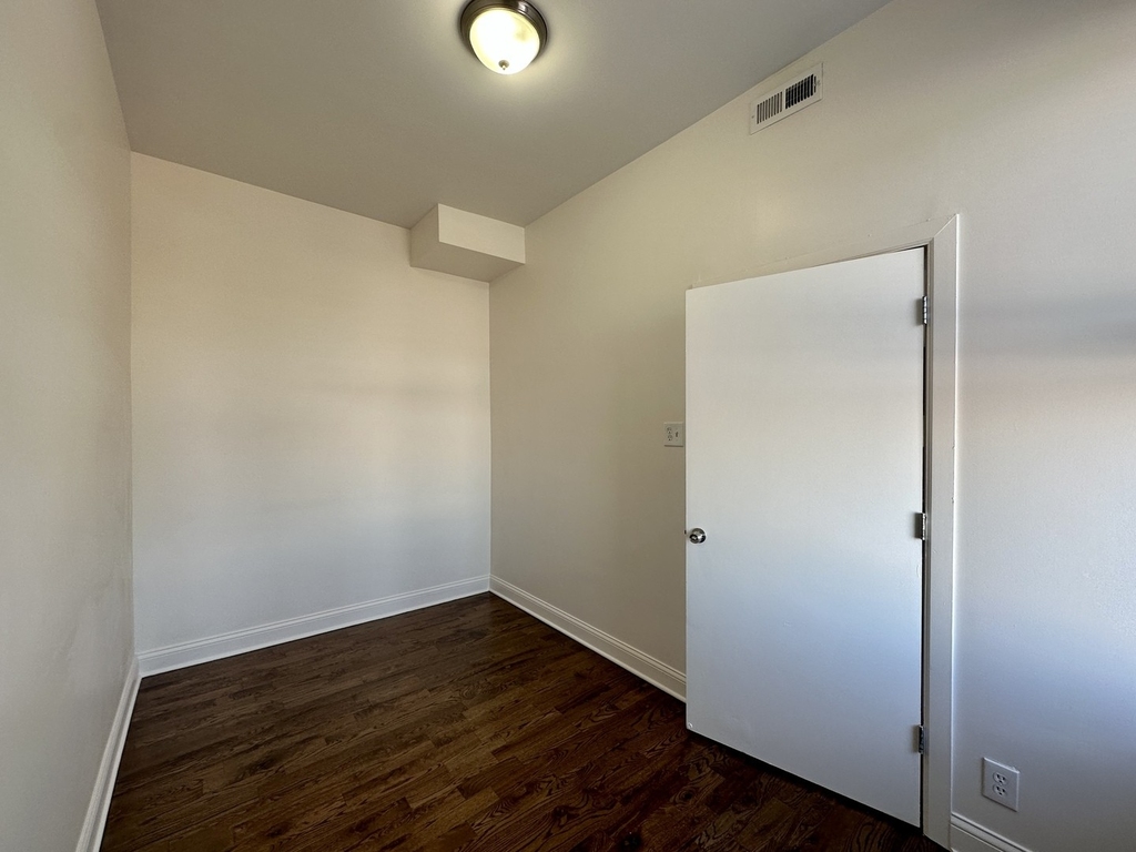 1803 W 47th Street - Photo 7