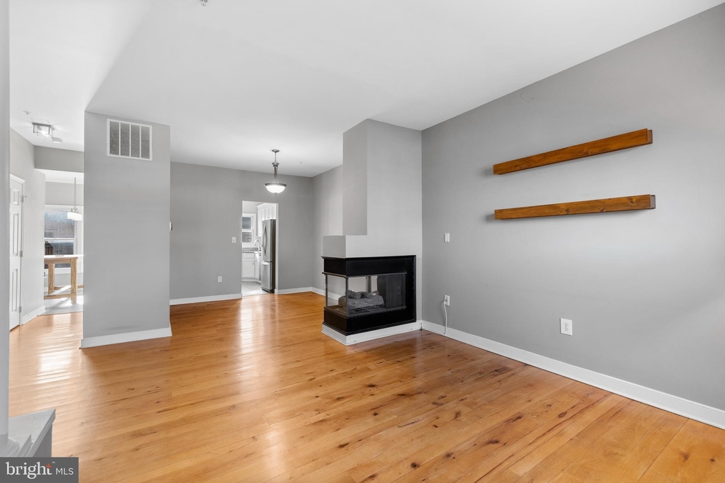 209 W Hill Street - Photo 1