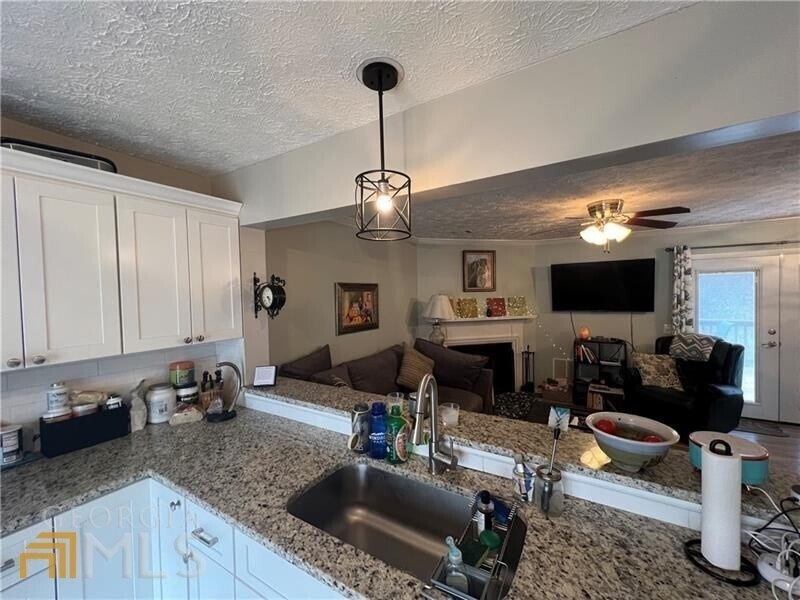 2104 Queen Anne Ct - Photo 2