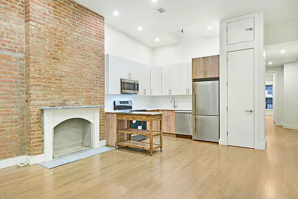 122 East 27th Street - Photo 1