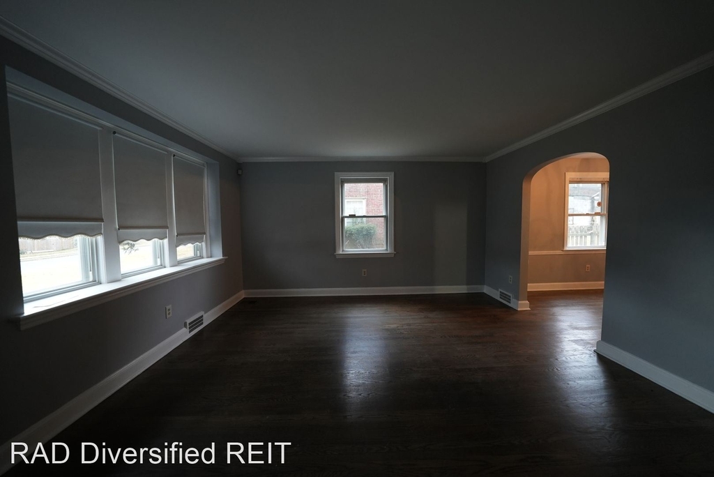 151 Bryn Mawr Ave - Photo 2