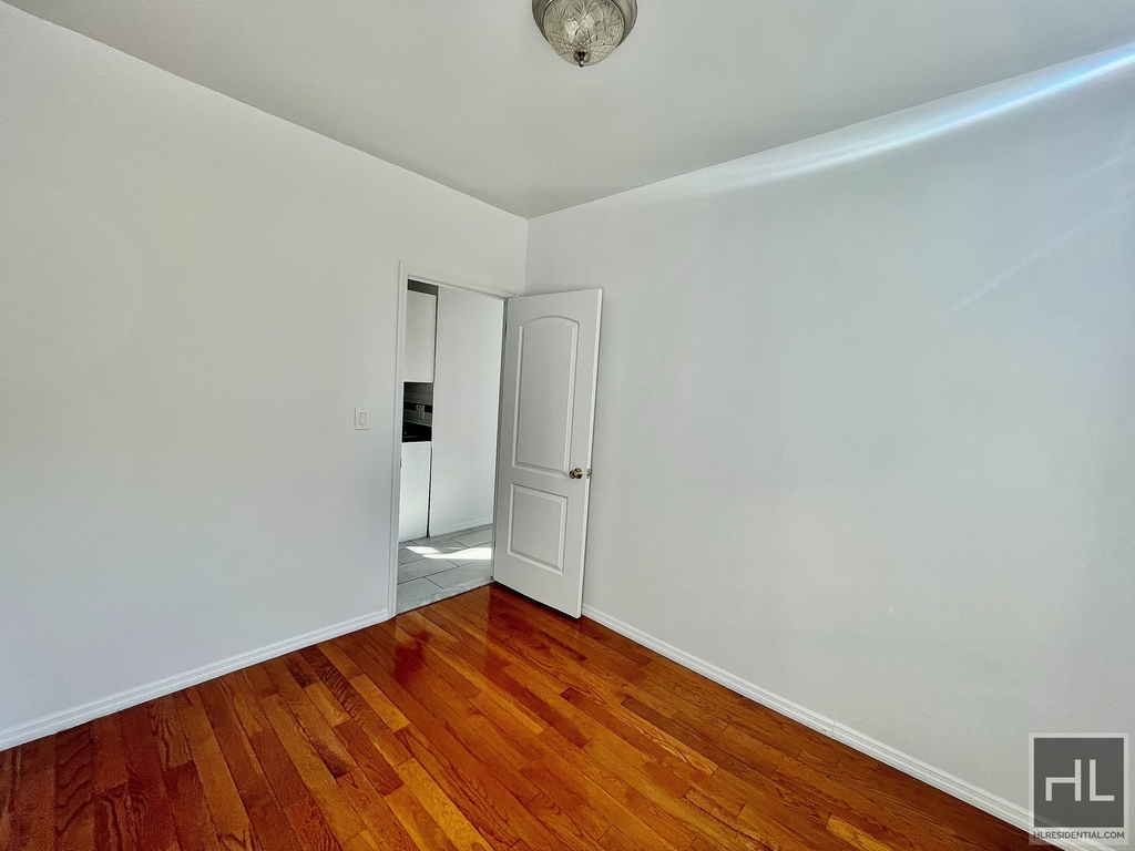 921 Grand Street - Photo 4