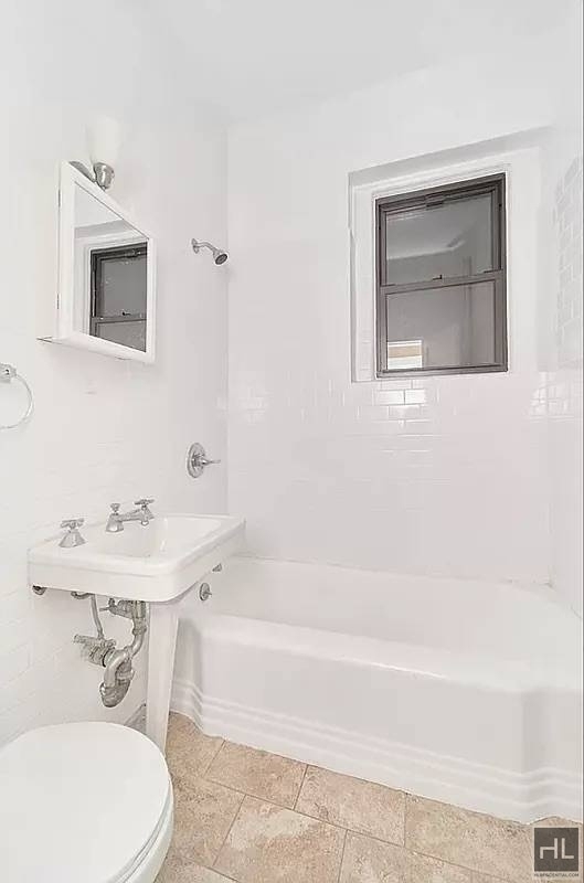 East 82nd Street - Photo 6