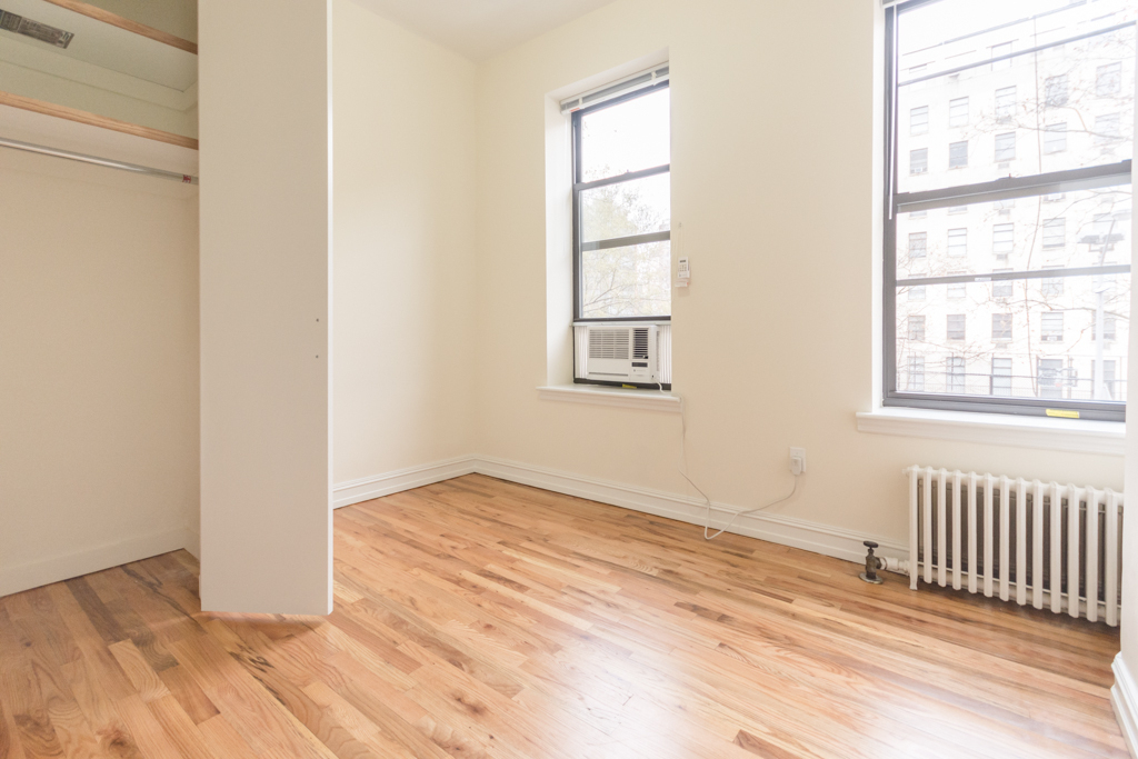 310 East 19th Street - Photo 5